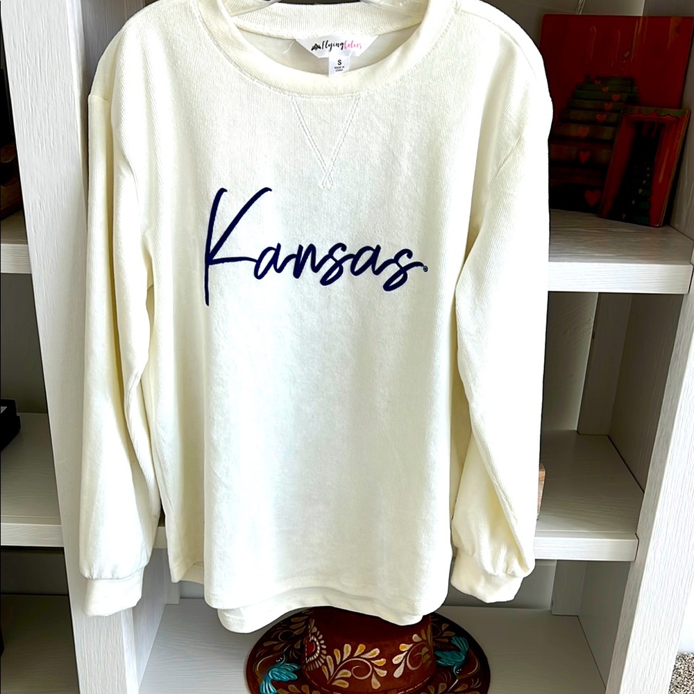 Flying Colors KU Kansas Cream Sweatshirt. Carly Corduroy. Size Small.